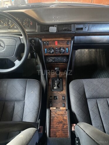 Mercedes E 220 1994, 333,100 km - 2.2 l - Bakı