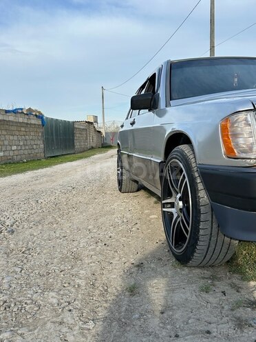 Mercedes 190 1992, 300,000 km - 2.0 l - Sabirabad