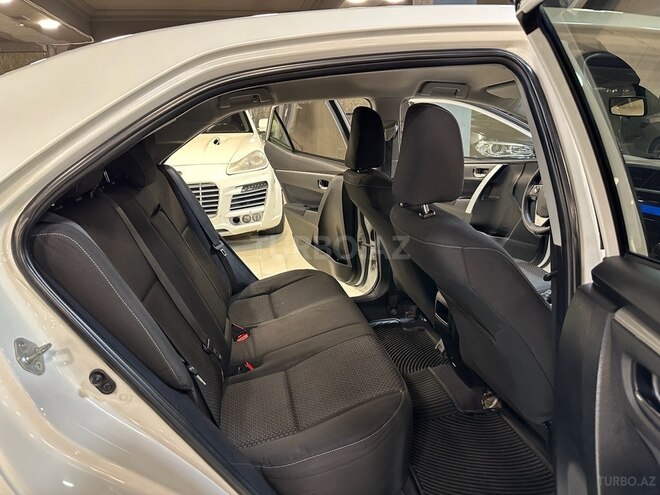 Toyota Corolla-10
