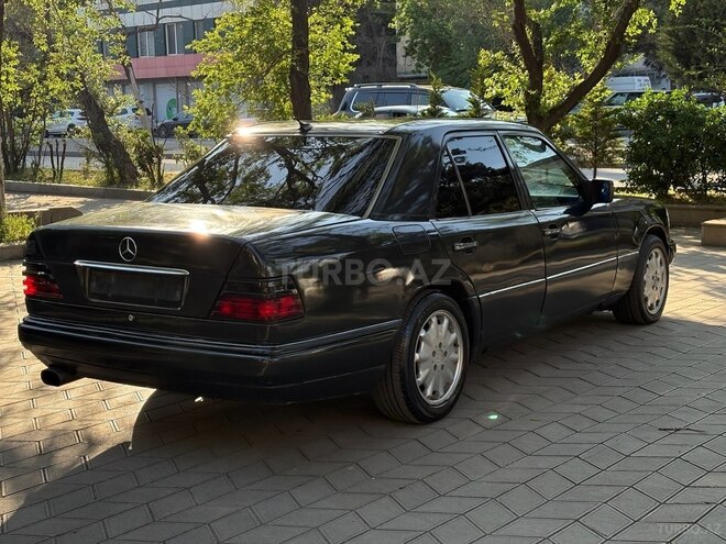 Mercedes E 220 1994, 320,000 km - 2.2 l - Bakı