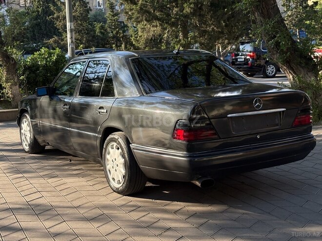 Mercedes E 220 1994, 320,000 km - 2.2 l - Bakı
