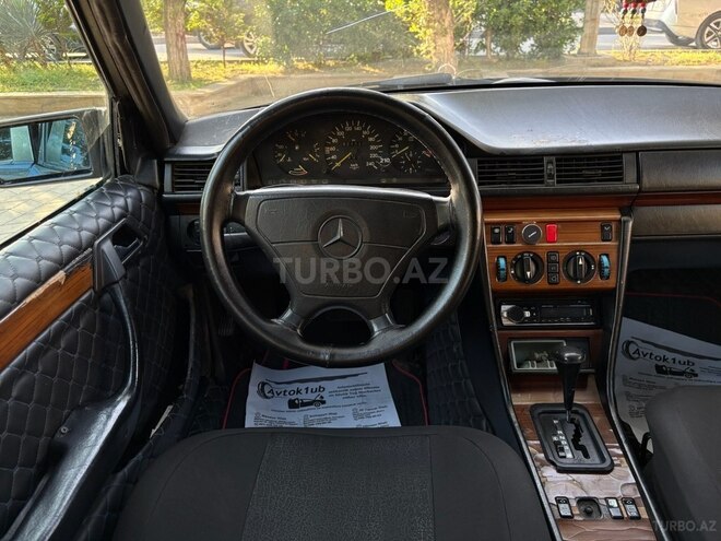 Mercedes E 220 1994, 320,000 km - 2.2 l - Bakı
