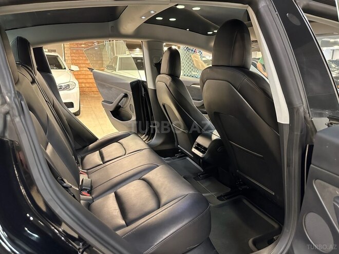 Tesla Model 3-11