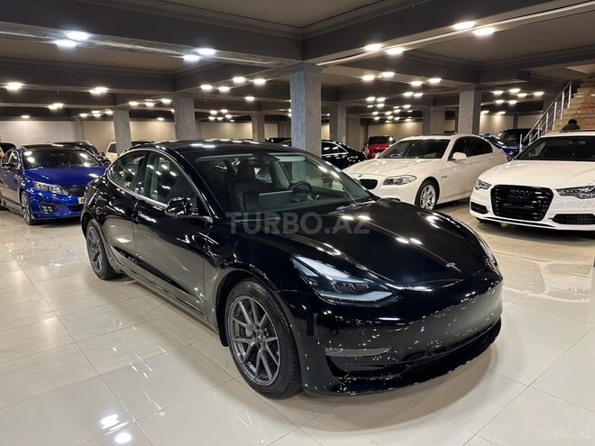 Tesla Model 3-6