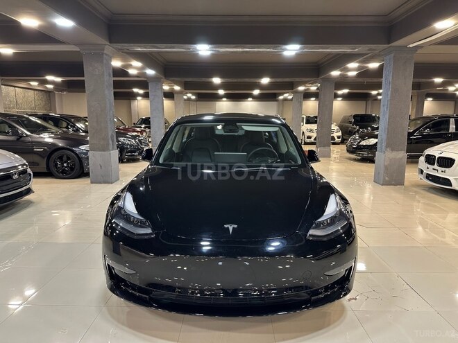 Tesla Model 3-1