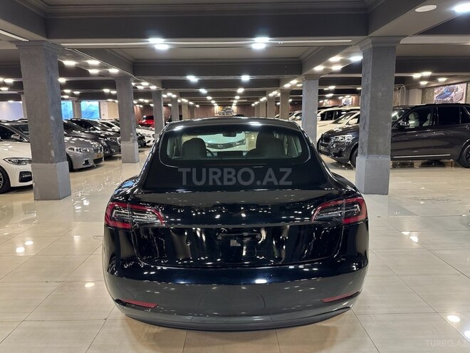 Tesla Model 3-4