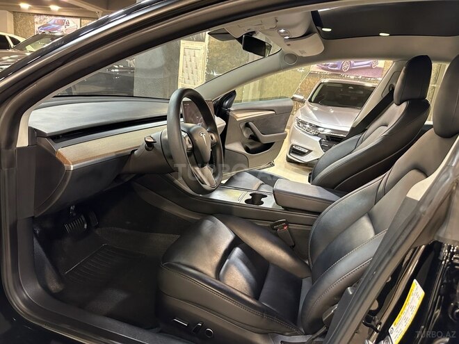 Tesla Model 3-7