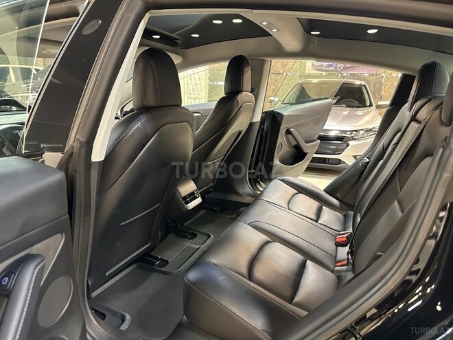 Tesla Model 3-9