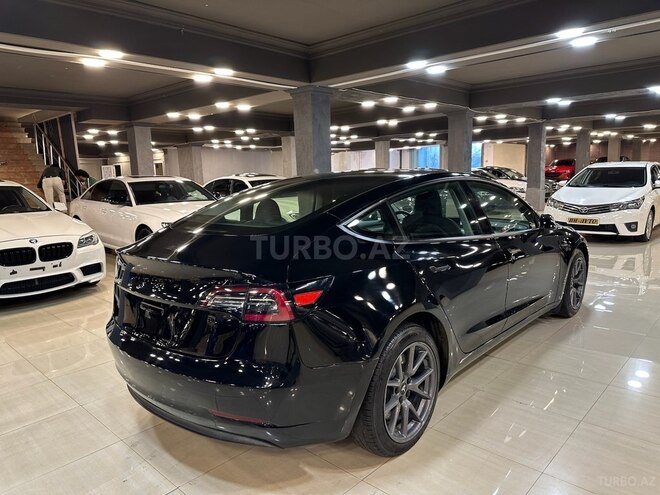 Tesla Model 3-5