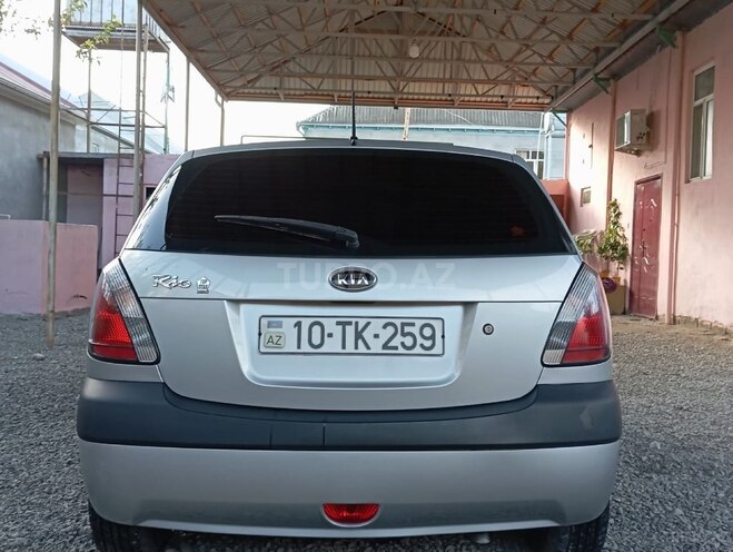 Kia Rio 2007, 160,000 km - 1.4 l - Ucar