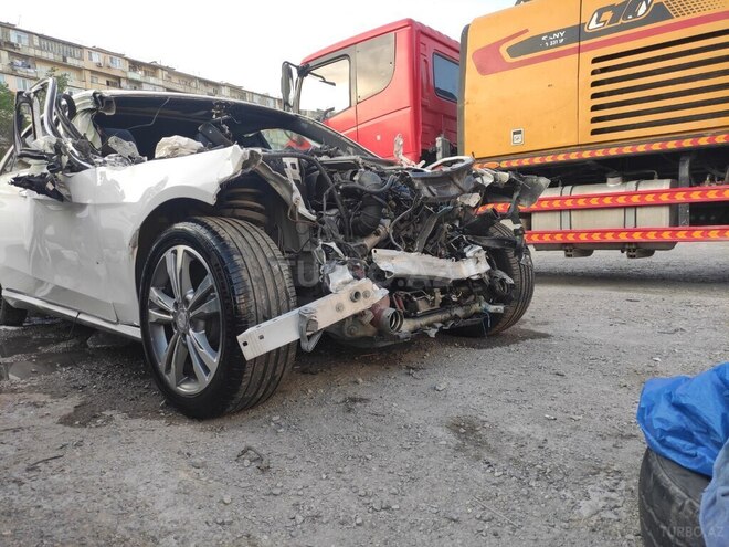 Mercedes E 220 d 2013, 138,552 km - 2.2 л - Bakı