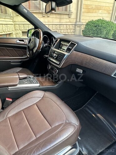Mercedes GL 500 4MATIC-10