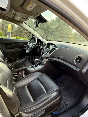 Chevrolet Cruze-16