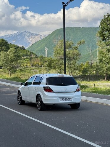 Opel Astra 2009, 223,000 km - 1.4 l - Şəki