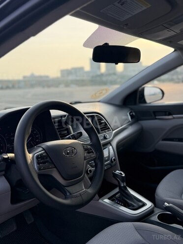 Hyundai Elantra 2017, 27,403 km - 2.0 л - Bakı