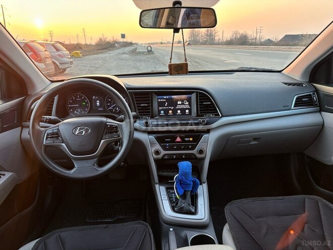 Hyundai Elantra 2018, 134,000 km - 2.0 l - Ucar