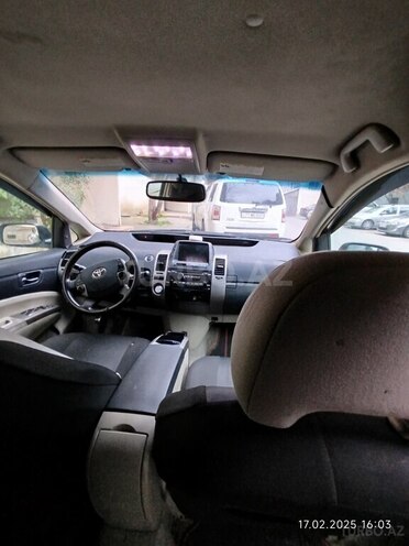 Toyota Prius-8