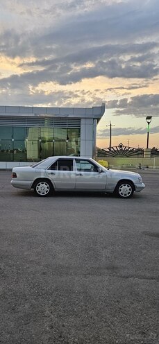 Mercedes E 200 1995, 400,000 km - 2.0 l - Beyləqan