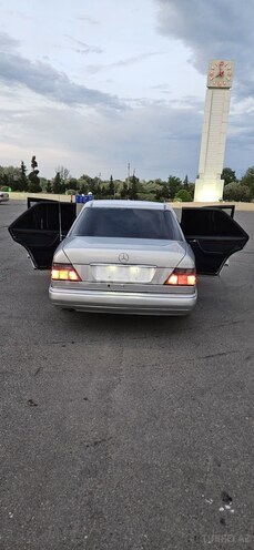Mercedes E 200 1995, 400,000 km - 2.0 l - Beyləqan