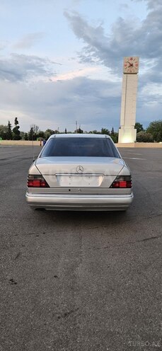 Mercedes E 200 1995, 400,000 km - 2.0 l - Beyləqan