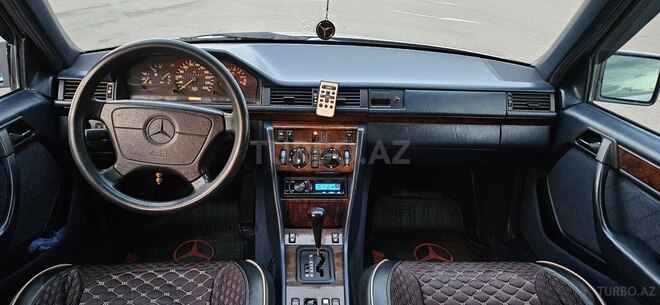 Mercedes E 200 1995, 400,000 km - 2.0 l - Beyləqan