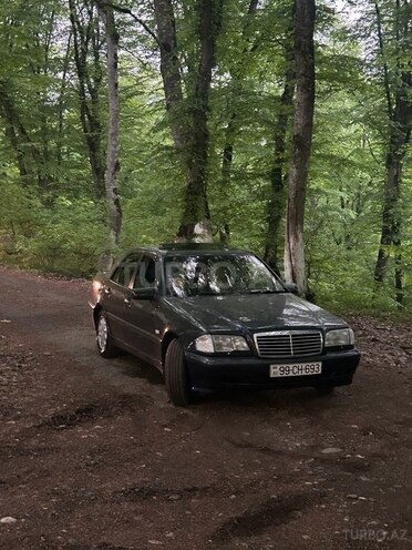 Mercedes C 200 1999, 303,000 km - 2.0 л - Quba