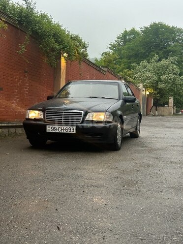 Mercedes C 200 1999, 303,000 km - 2.0 л - Quba