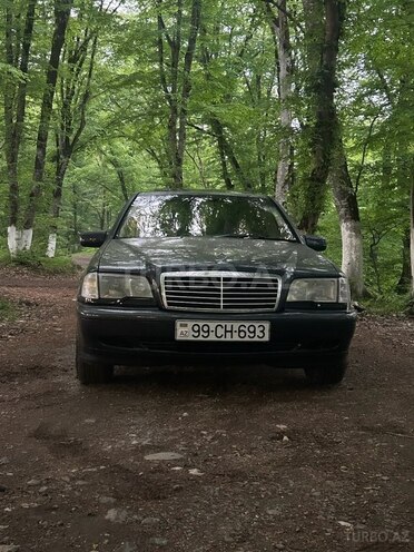 Mercedes C 200 1999, 303,000 km - 2.0 л - Quba
