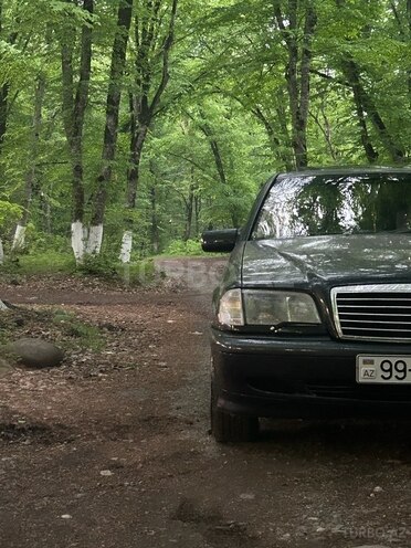 Mercedes C 200 1999, 303,000 km - 2.0 л - Quba
