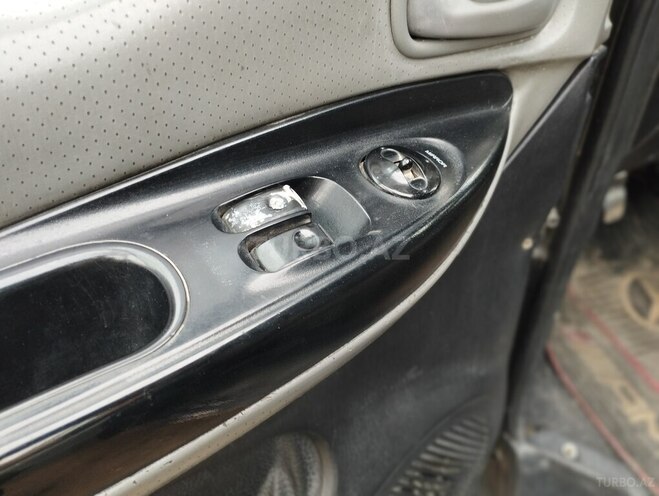 Hyundai H-1 2004, 372,000 km - 2.5 l - Bakı