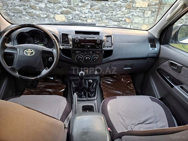 Toyota Hilux 2013, 305,600 km - 2.5 л - Qəbələ