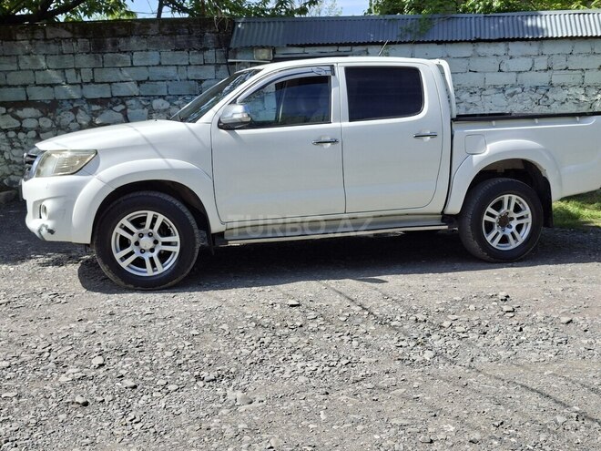Toyota Hilux 2013, 305,600 km - 2.5 л - Qəbələ