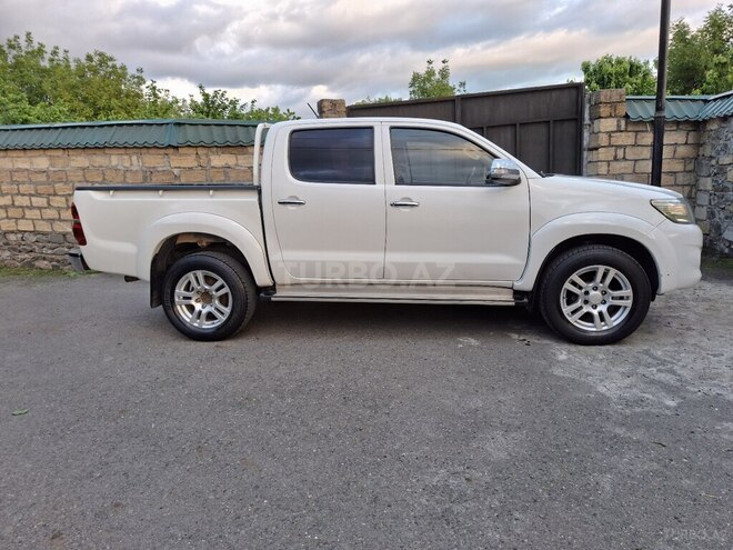 Toyota Hilux 2013, 305,600 km - 2.5 л - Qəbələ