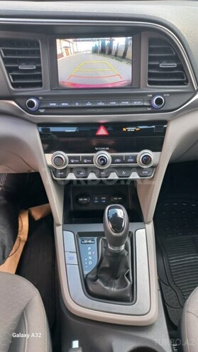 Hyundai Elantra-15