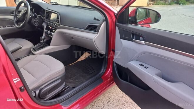 Hyundai Elantra-21