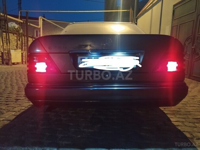 Mercedes E 220 1994, 263,445 km - 2.2 l - Bakı