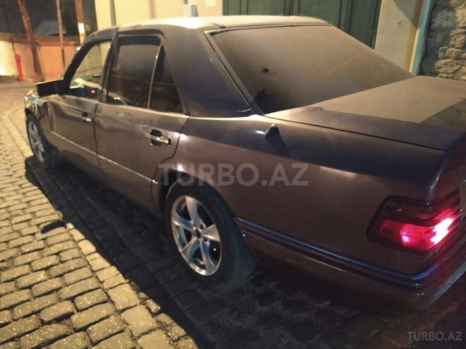 Mercedes E 220 1994, 263,445 km - 2.2 l - Bakı