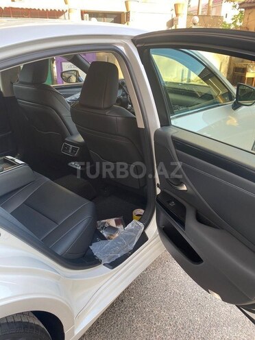 Lexus ES 200 2023, 3,500 km - 2.0 л - Bakı