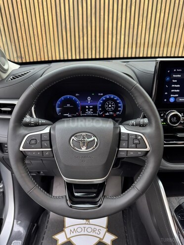 Toyota Highlander-12