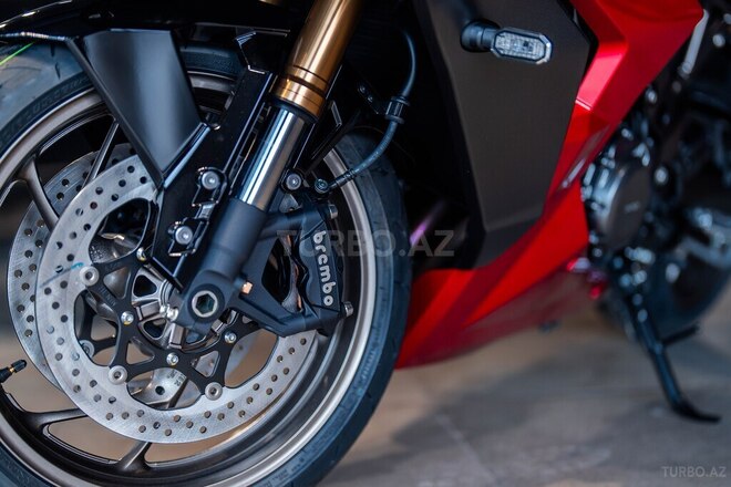 Suzuki GSX-S1000GT-7