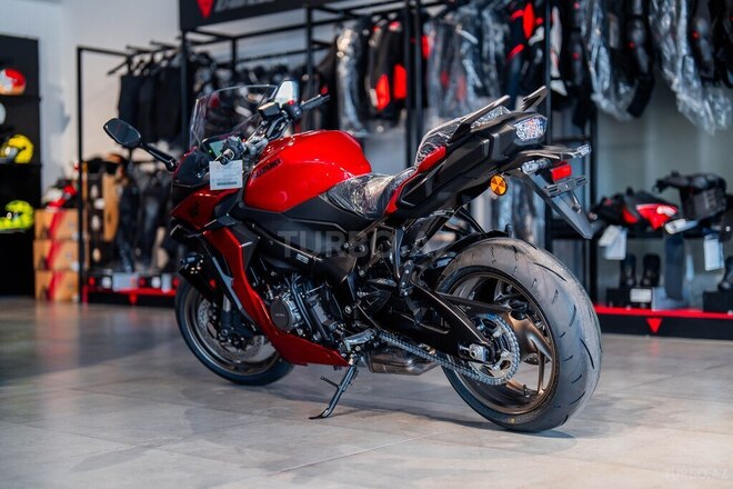 Suzuki GSX-S1000GT-6