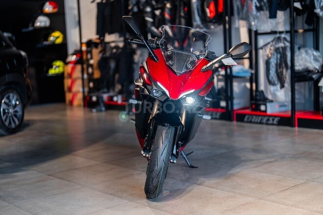 Suzuki GSX-S1000GT-2