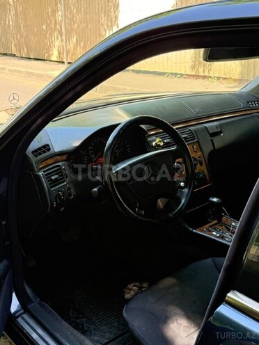 Mercedes E 240 1998, 335,000 km - 2.4 l - Mingəçevir