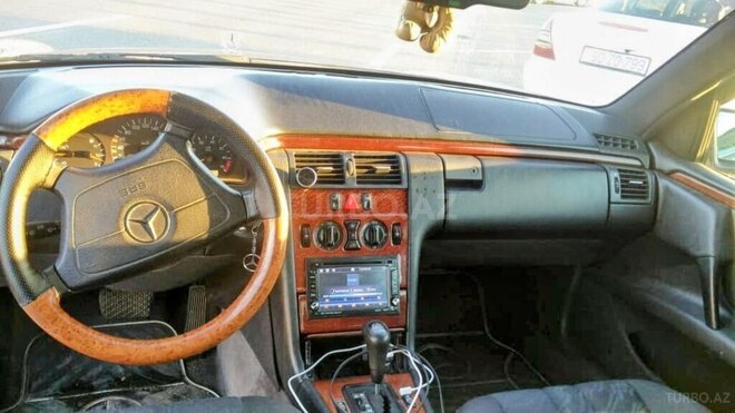 Mercedes E 230 1995, 384,500 km - 2.3 l - Bakı
