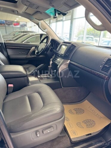 Toyota Land Cruiser-9