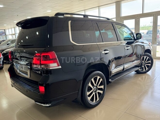 Toyota Land Cruiser-6