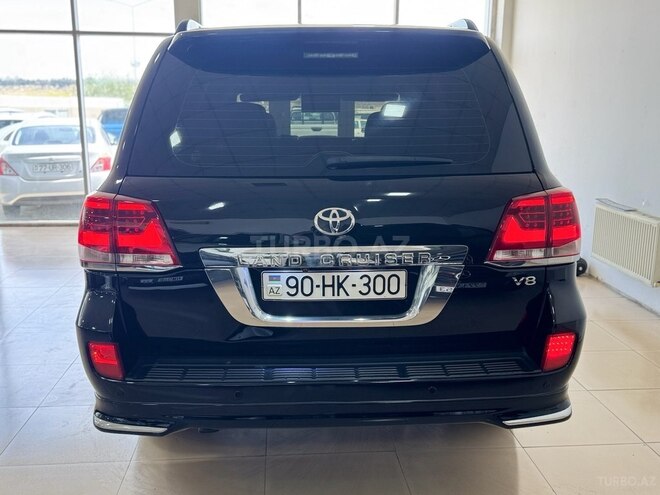Toyota Land Cruiser-7
