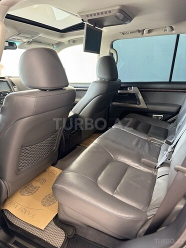 Toyota Land Cruiser-11