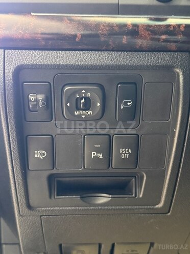 Toyota Land Cruiser-16