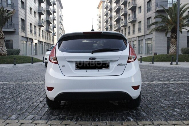 Ford Fiesta 2019, 145,000 km - 1.6 l - Bakı